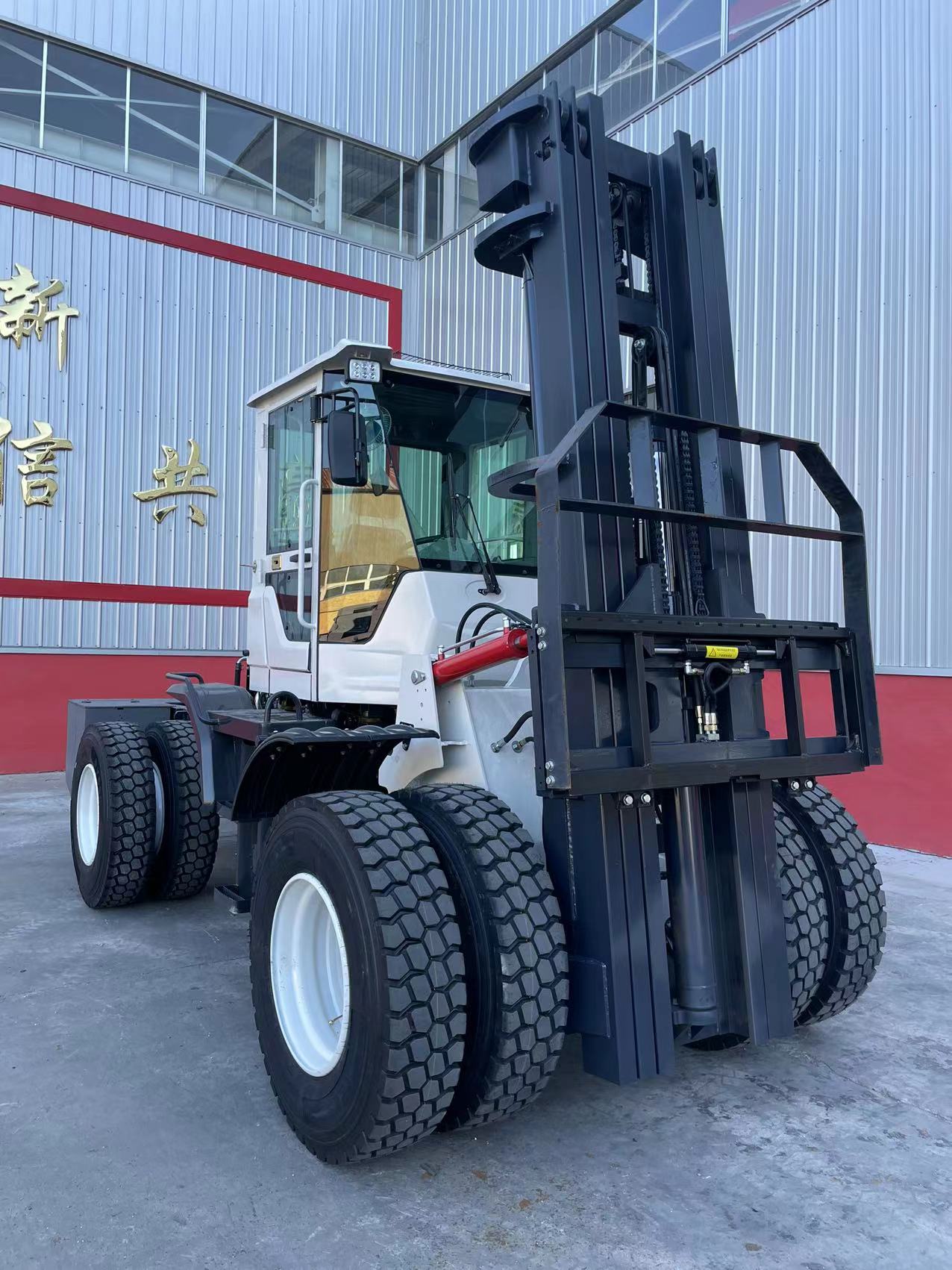 Liugong-60 All-terrain forklift